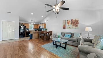 Condo, 2 Bedrooms | Living area