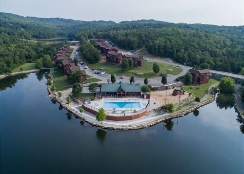 Heavenly Hideaway 2 Bedroom Condo by RedAwning