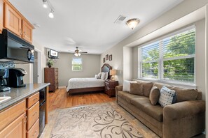 Condo, 2 phòng ngủ | 2 phòng ngủ, bàn ủi/dụng cụ ủi quần áo 