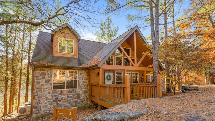 River's Creek 4 Bedroom Cabin by RedAwning