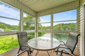 Condo, 2 Bedrooms | Dining