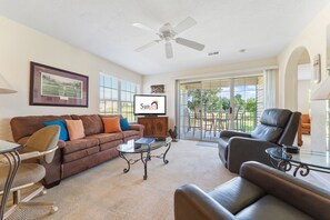 Condo, 2 Bedrooms | Living area