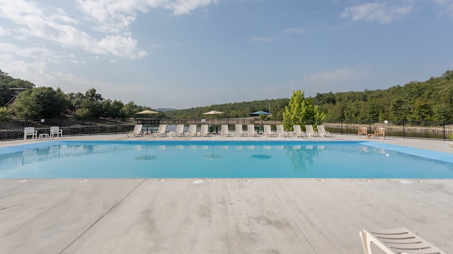 Puttin On The Green 3 Bedroom Villa by RedAwning