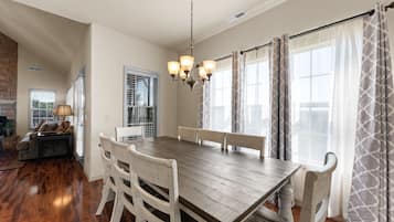 Villa, 3 Bedrooms | Dining