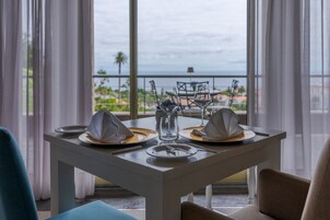 Café da manhã, almoço e jantar; culinária portuguesa 