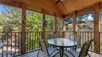 Cottage, 2 Bedrooms | Outdoor dining