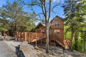Cottage, 2 Bedrooms | Exterior - Whispering Woods Lodge - Sleeps 6 2 Bedroom Home by RedAwning (Branson West)
