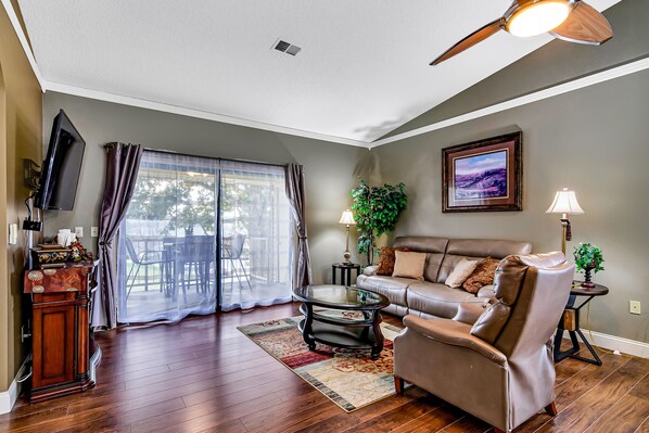 Condo, 2 Bedrooms | Living area