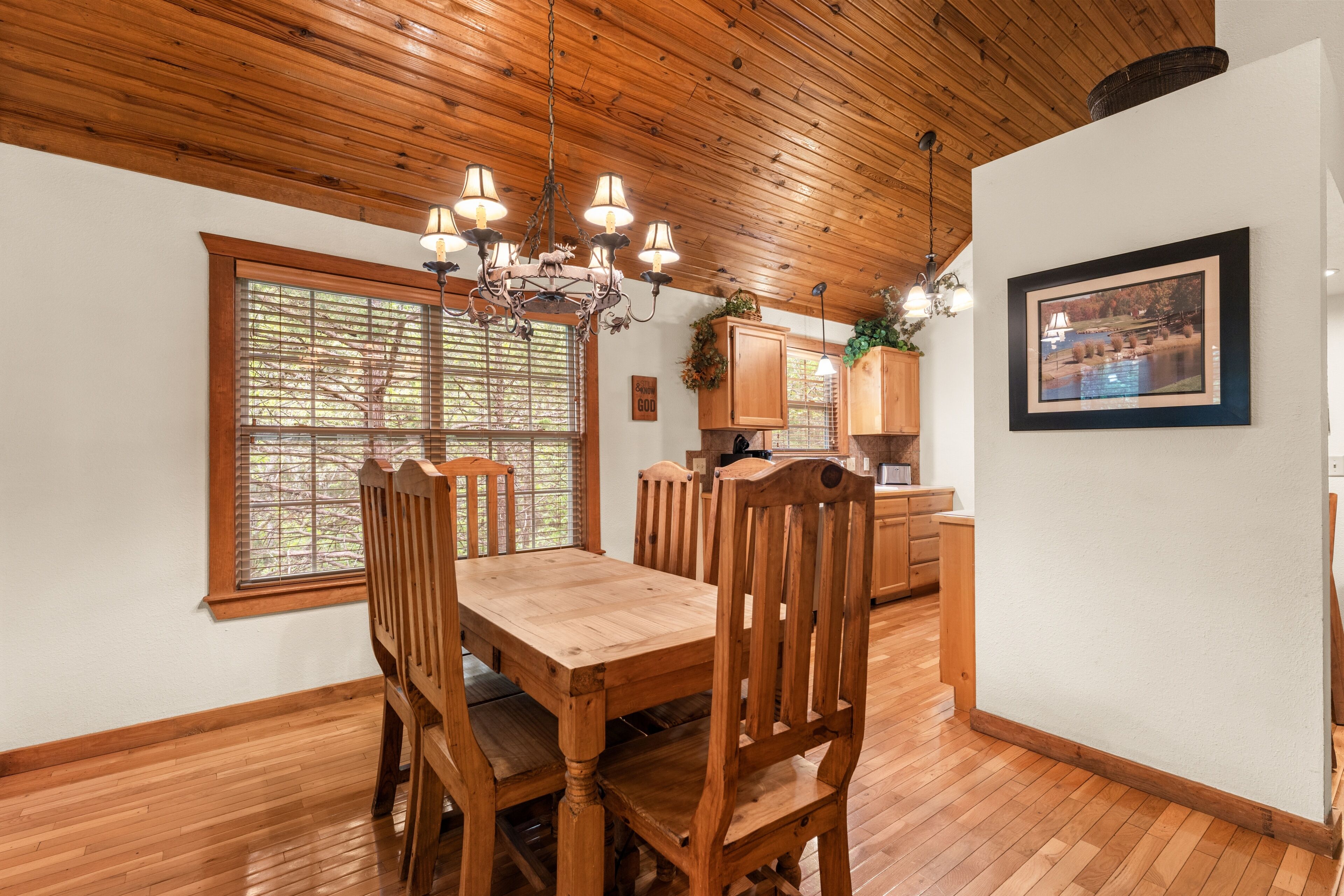 Cabin, 2 Bedrooms | Dining