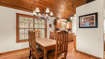 Cabin, 2 Bedrooms | Dining