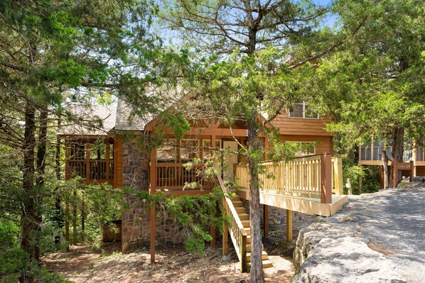 Exterior - Mayberry Lodge 2 Bedroom Cabin by RedAwning (Branson West)