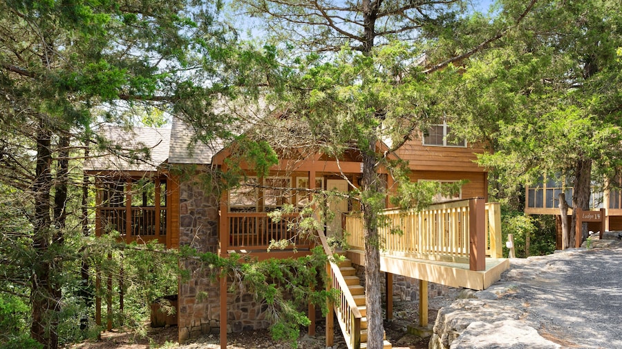 Mayberry Lodge 2 Bedroom Cabin by RedAwning