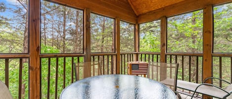 Cabin, 2 Bedrooms | Dining