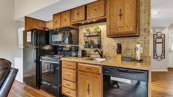 Condo, 2 Bedrooms | Private kitchen | Fridge, microwave, oven, coffee/tea maker
