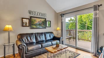 Condo, 2 Bedrooms | Living room | Smart TV, DVD player