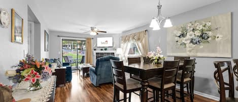 Condo, 2 Bedrooms | Dining
