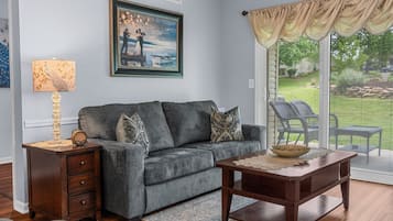 Condo, 2 Bedrooms | Living area | Smart TV, fireplace