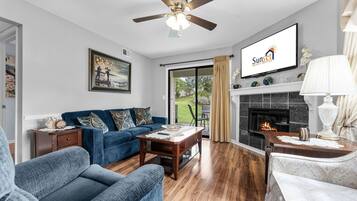 Condo, 2 Bedrooms | Living area