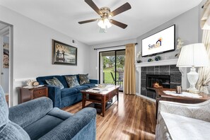 Condo, 2 Bedrooms | Living area | Smart TV, fireplace - Dream Weaver 2 Bedroom Condo by RedAwning (Branson)