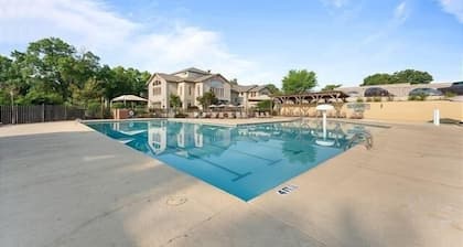 Dream Weaver 2 Bedroom Condo by RedAwning