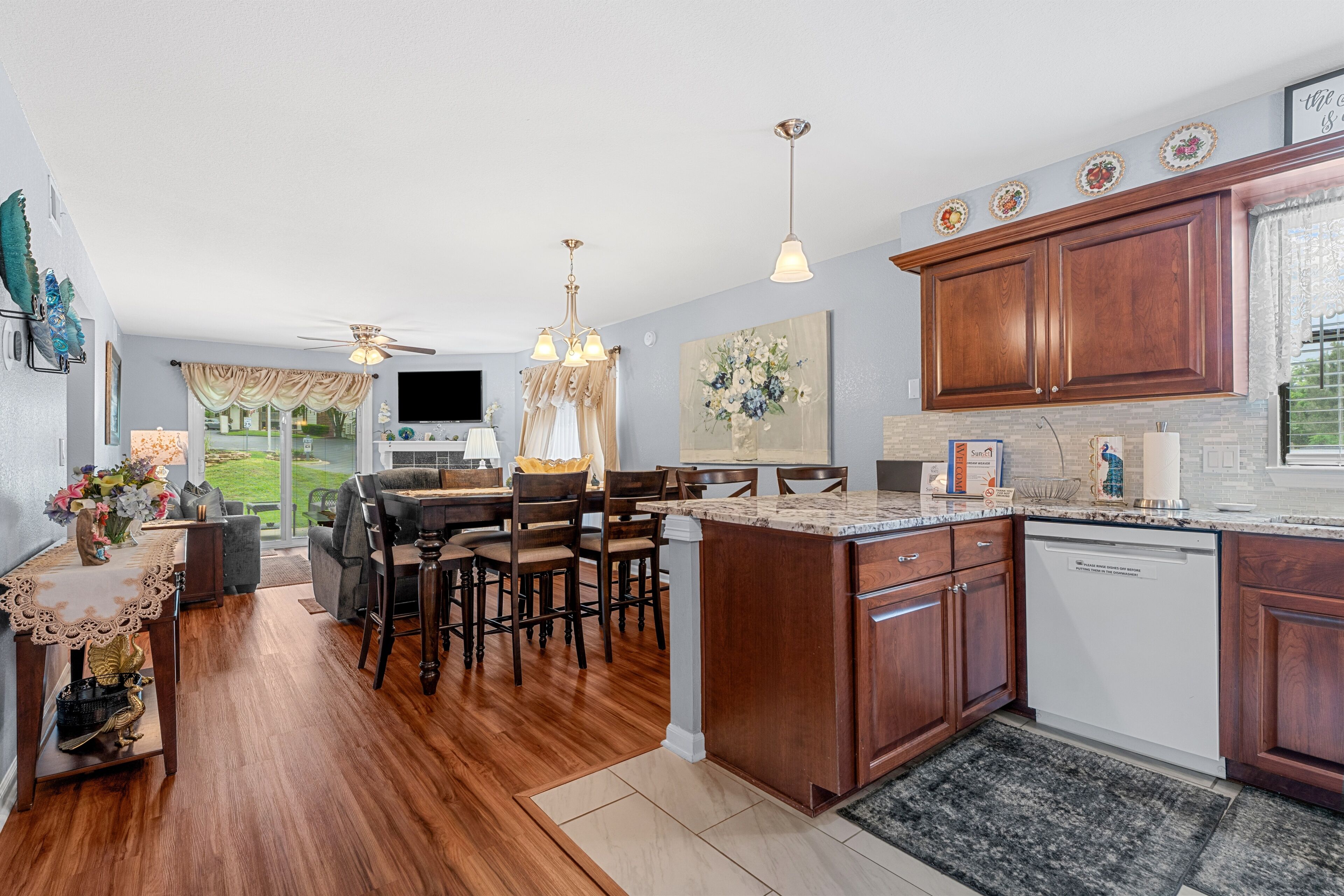 Condo, 2 Bedrooms | Dining