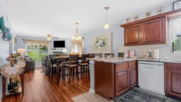 Condo, 2 Bedrooms | Dining