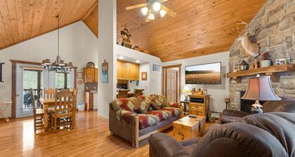 Dakota Lodge 2 Bedroom Home by RedAwning