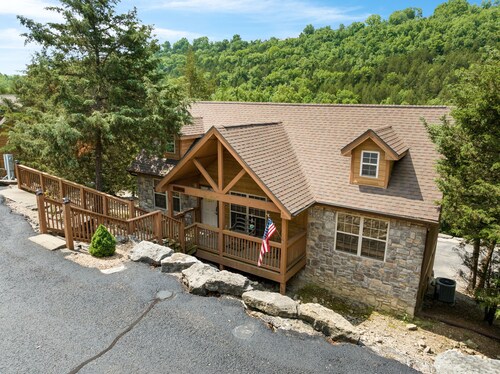 Dakota Lodge 2 Bedroom Home by RedAwning