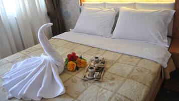Economy-Doppel- oder -Zweibettzimmer | Hochwertige Bettwaren, Minibar, Schreibtisch, schallisolierte Zimmer