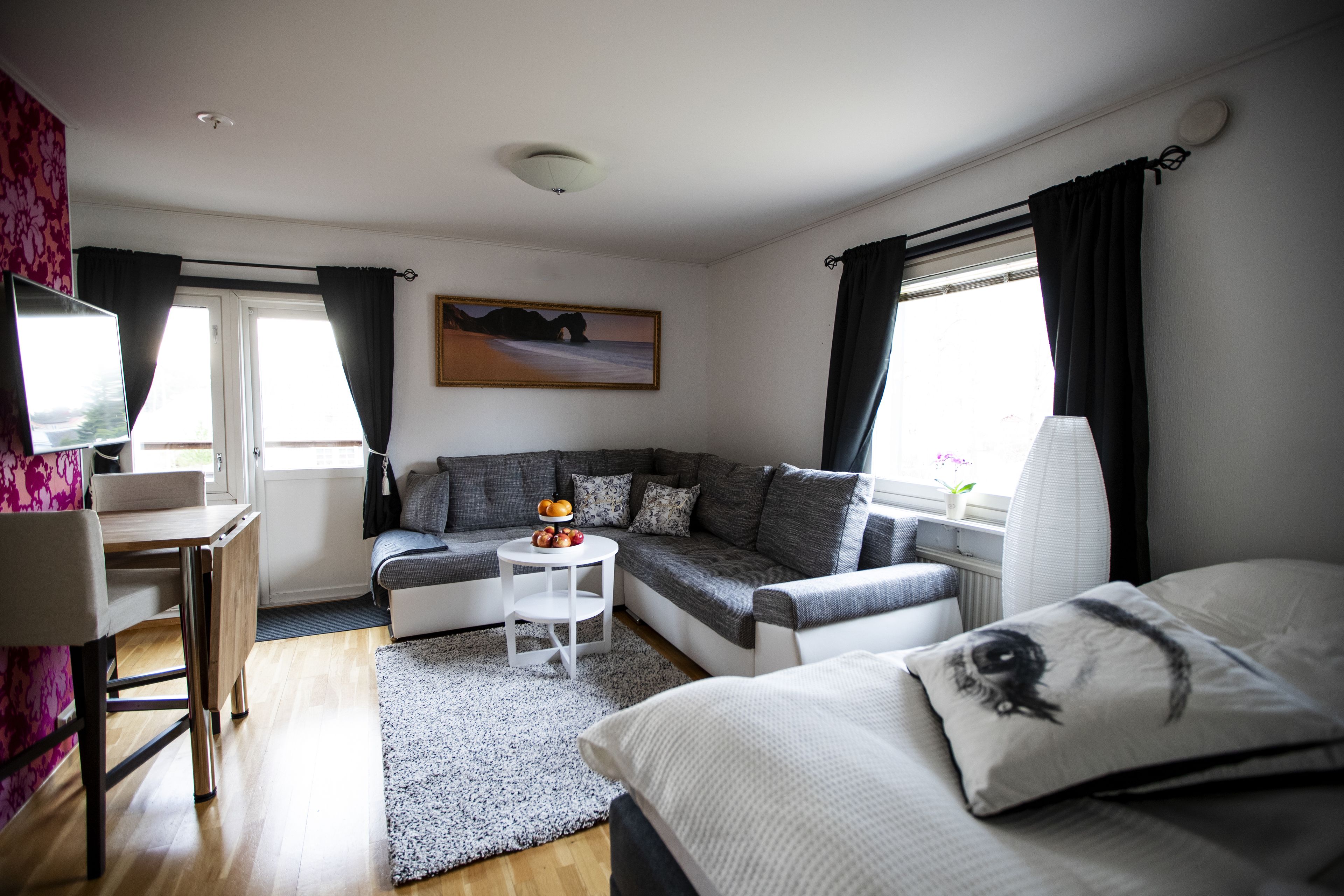 1 غرفة نوم وأغطية فراش متميزة وألحفة محشوة بالريش