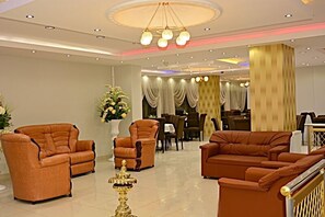Lobby sitting area - Maciter Hotel (Ercis)