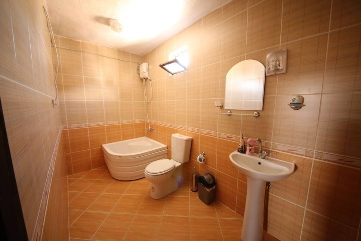 Buồng tắm vòi sen, đồ dùng nhà tắm miễn phí, máy sấy tóc