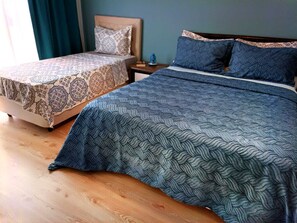 Premium bedding, desk, blackout drapes, iron/ironing board - Samlife Apart (Samsun)
