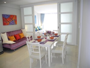 Apartment | In-room dining - Kata Plaza 1 bedroom Centrical Apartment (Karon)