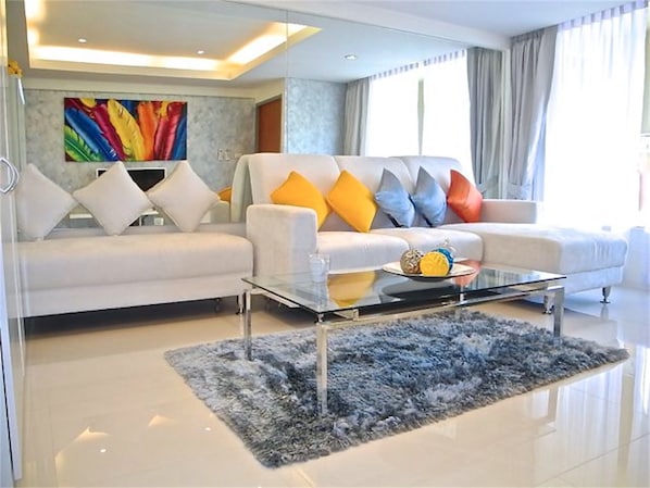 32-inch flat-screen TV with cable channels, TV, DVD player - Kata Plaza 1 bedroom Modern Apartment (Karon)