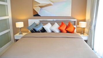 1 habitación, tabla de planchar con plancha y cunas