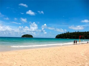 Beach nearby - Kata Plaza 1 bedroom Modern Apartment (Karon)