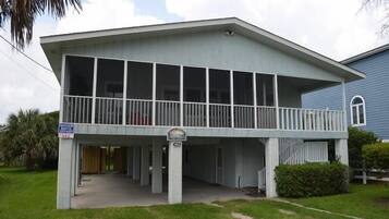 House, 5 Bedrooms | Exterior