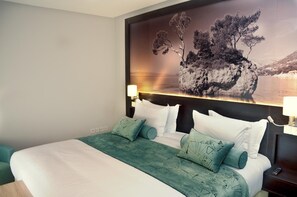 Premium bedding, in-room safe, blackout drapes, iron/ironing board