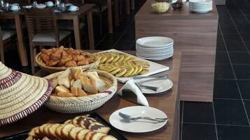 Spécialités Cuisine locale et internationale