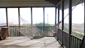 House, 6 Bedrooms | Balcony