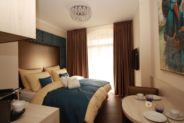 Signature Double Room, 1 King Bed, Balcony, Courtyard Area