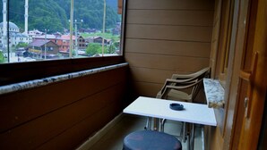 Rom – deluxe, 1 dobbeltseng med sovesofa, utsikt mot innsjø, ved innsjø | Balkong
