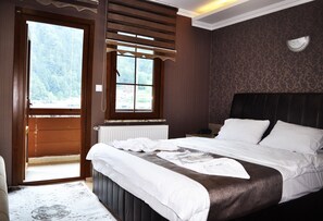 华丽客房, 1 张双人床和 1 张沙发床, 湖景, 湖畔 | 办公桌、免费 WiFi