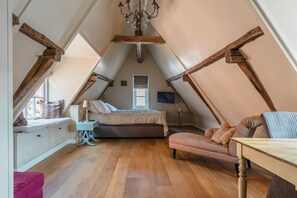 Rom – superior | Safe på rommet, strykejern/-brett, wi-fi (inkludert) og sengetøy