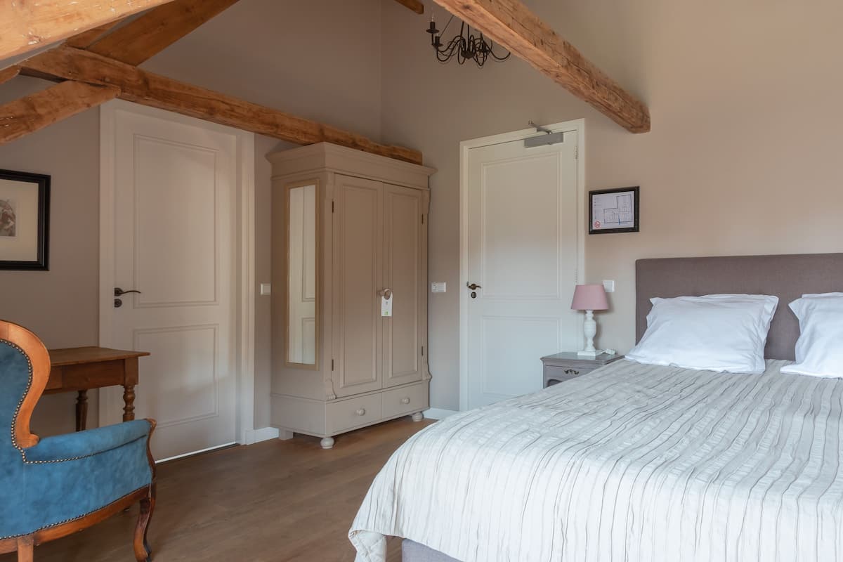 Standard Room | In-room safe, iron/ironing board (on request), WiFi (free), bed sheets