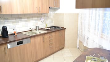 Family Apartment, 4 Bedrooms, Kitchen, Courtyard Area | Private kitchen | Full-size fridge, microwave, stovetop, dishwasher