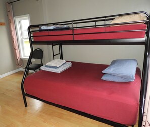 Room (Private) | Iron/ironing board, free WiFi, bed sheets - City Hostel-HI-ST.JOHN'S (St. John's)