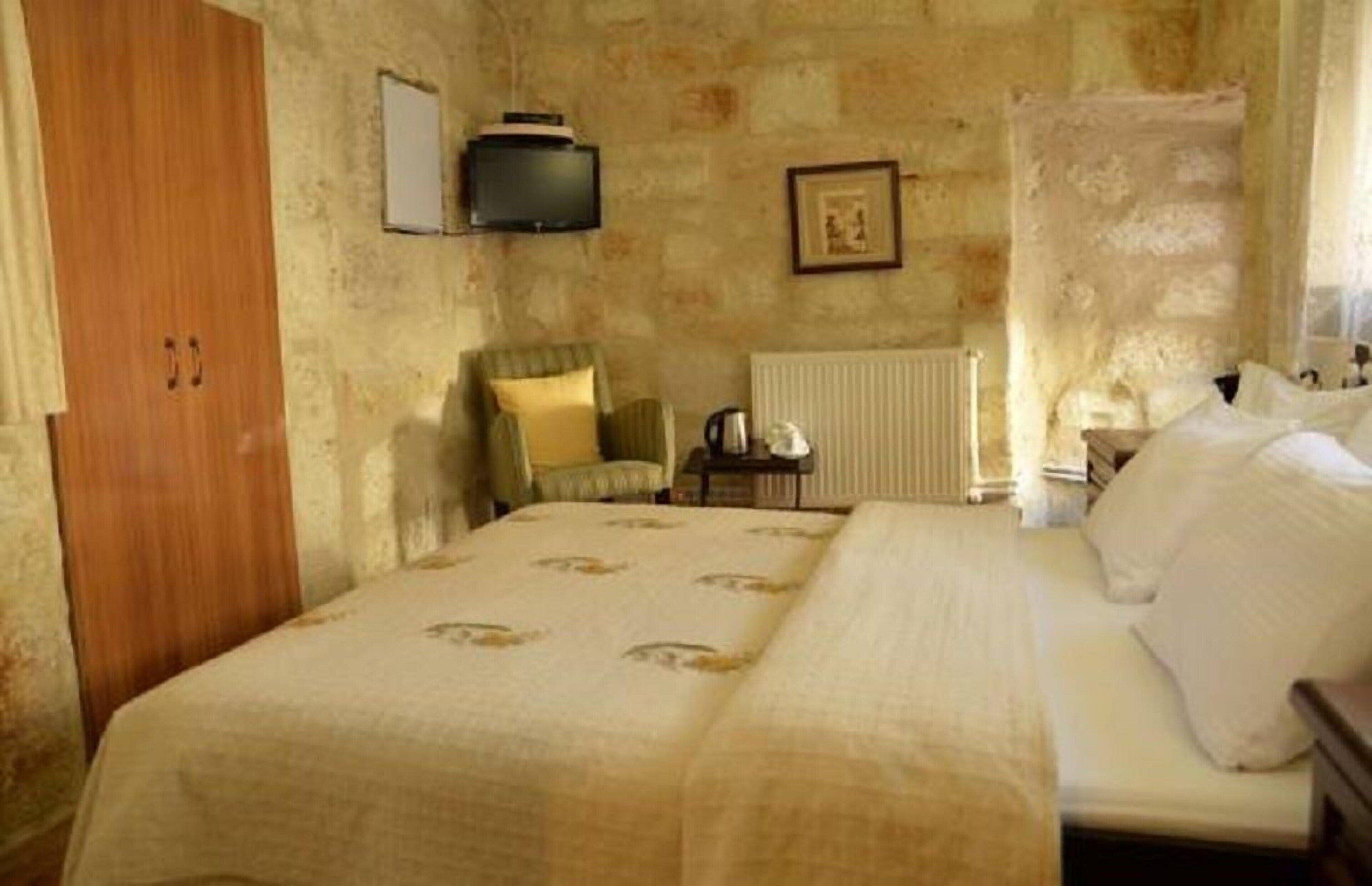 Premium bedding, in-room safe, desk, soundproofing