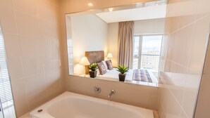 Deep-soaking bathtub - SleepSweet Harbouredge (Cape Town)